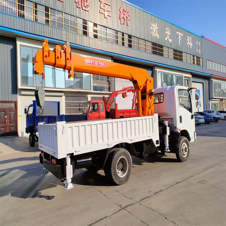 南区三轮随车吊定制 农用改装机自备吊中瑞长期出售